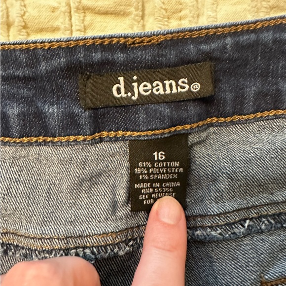 D.jeans shorts - Picture 2 of 2